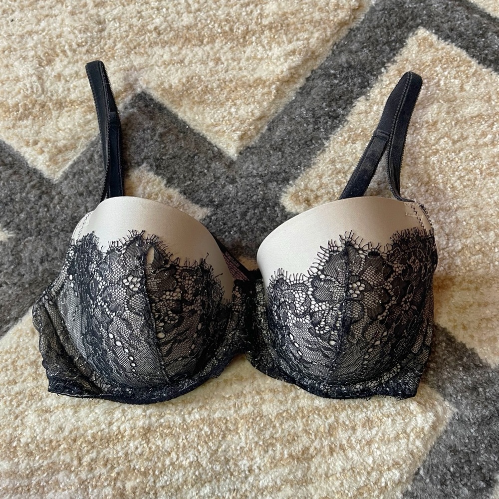 Victoria’s Secret Dream Angels Lace Lightly Lined Memory Foam Demi Bra 32DD